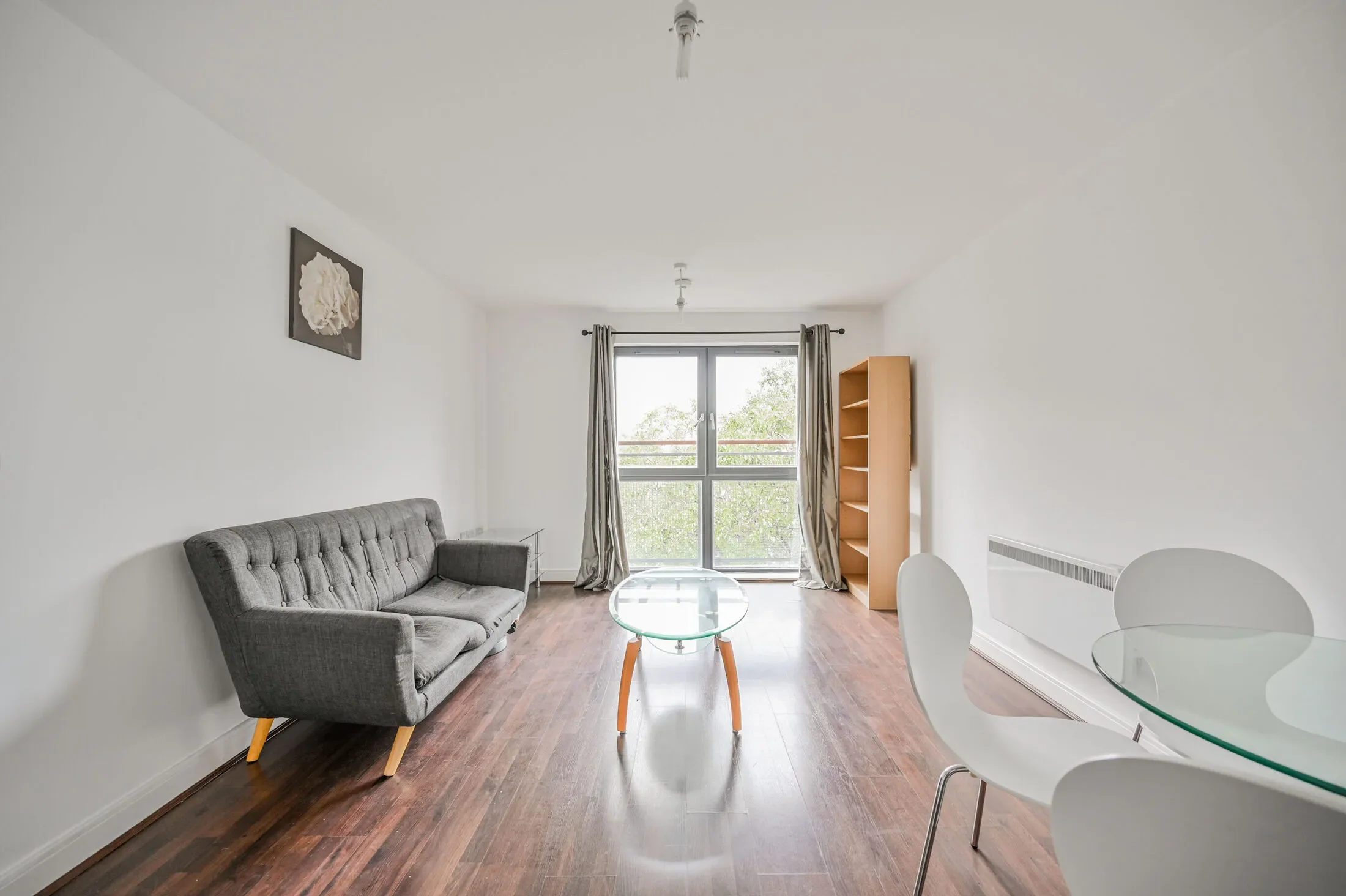 Flat Morris Court in Greater London