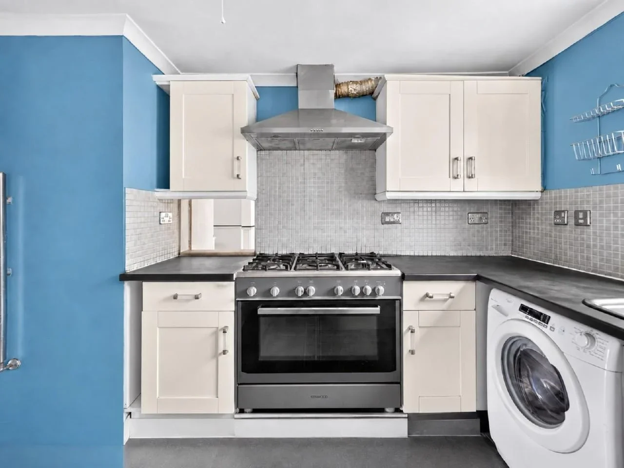 House Yarrow Crescent in Greater London