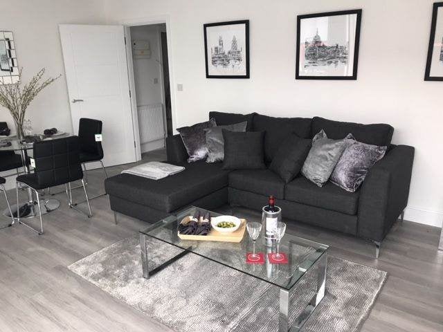 Flat Vicarage Road in Watford