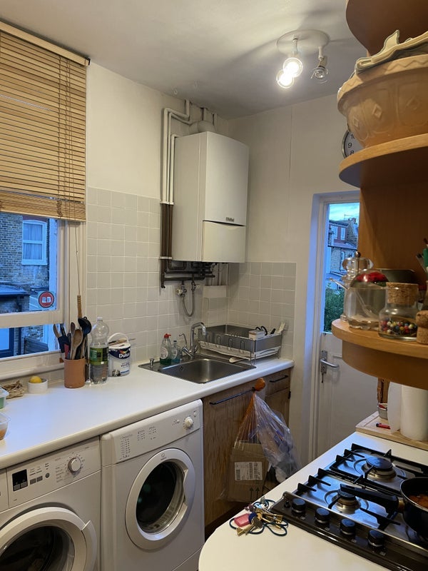 Flat Penwith Road in Greater London