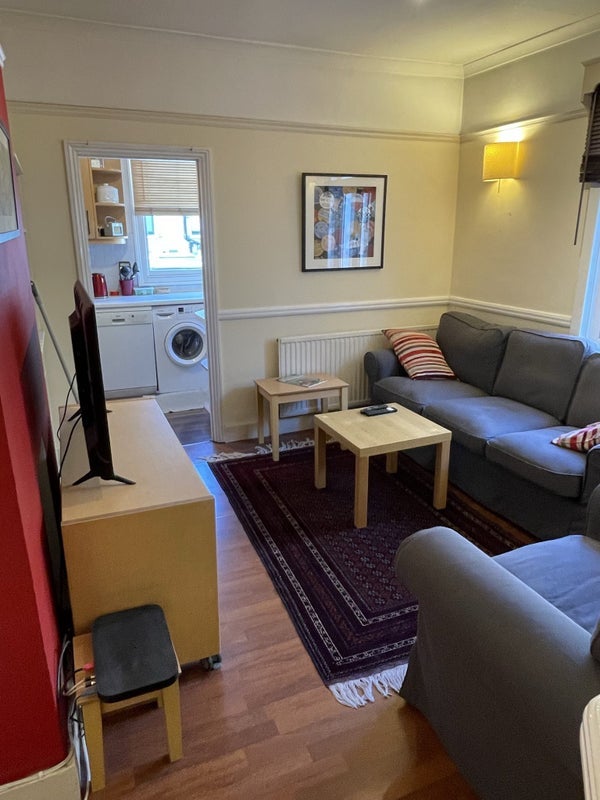Flat Penwith Road in Greater London