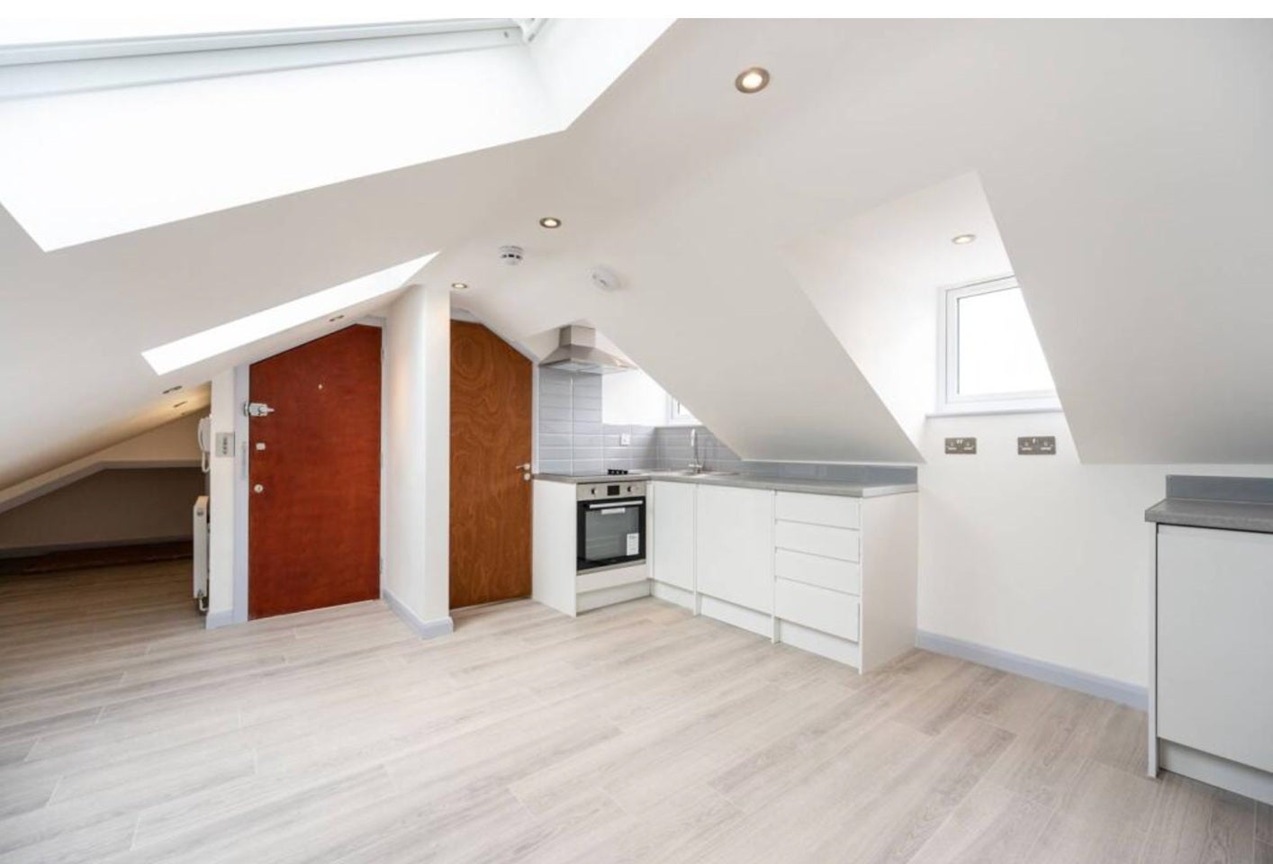 Room Croydon Road in Greater London