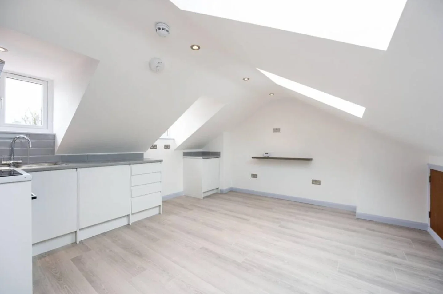 Room Croydon Road in Greater London