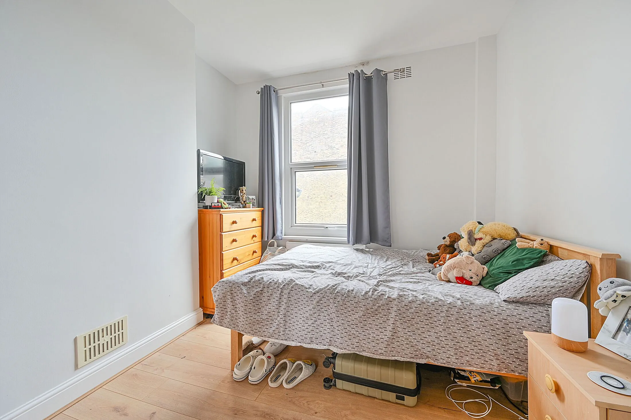 Flat Sulgrave Road in Greater London