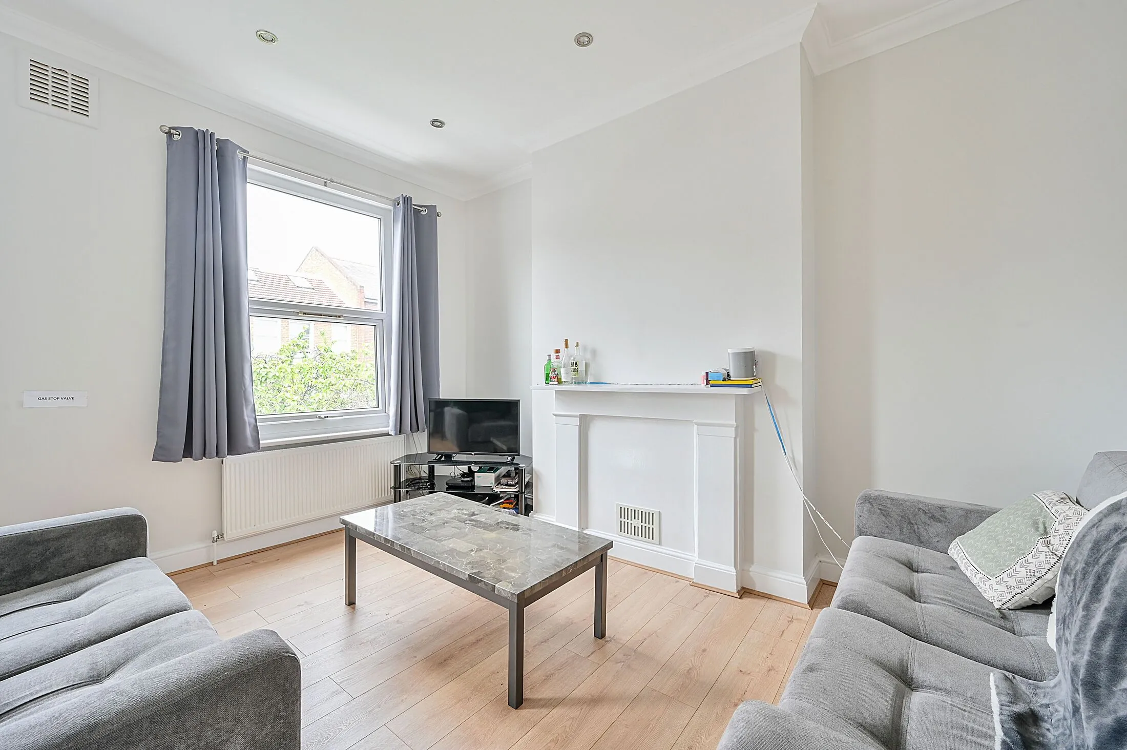 Flat Sulgrave Road in Greater London
