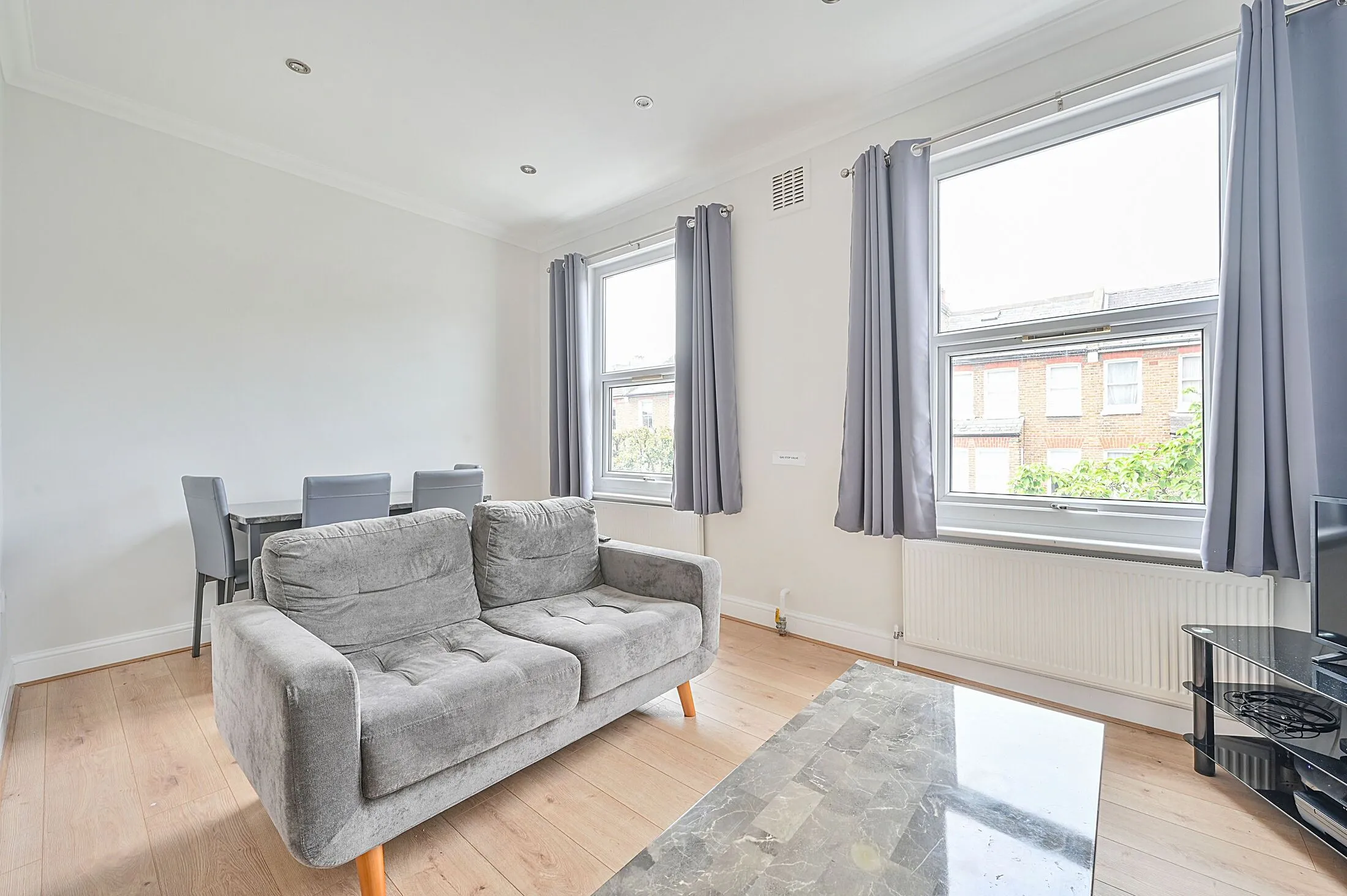 Flat Sulgrave Road in Greater London