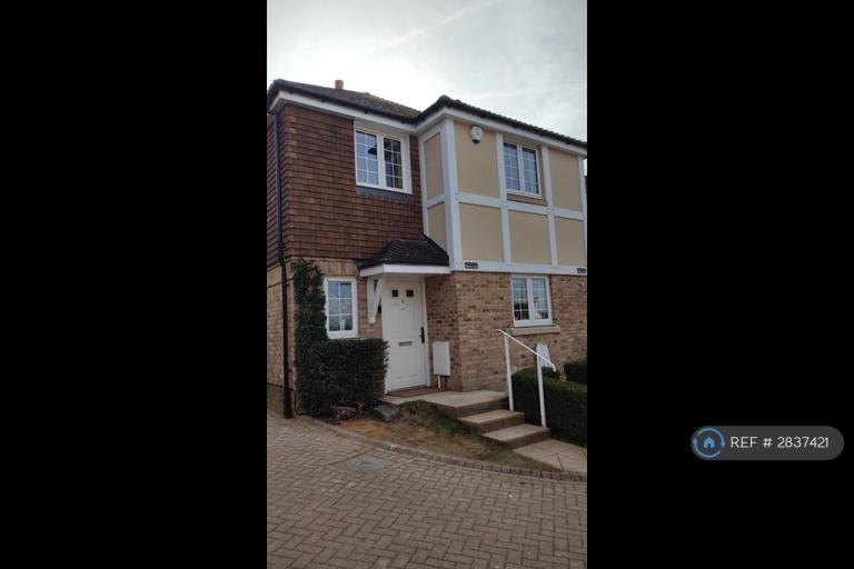 Room Anmer Close in Reigate and Banstead