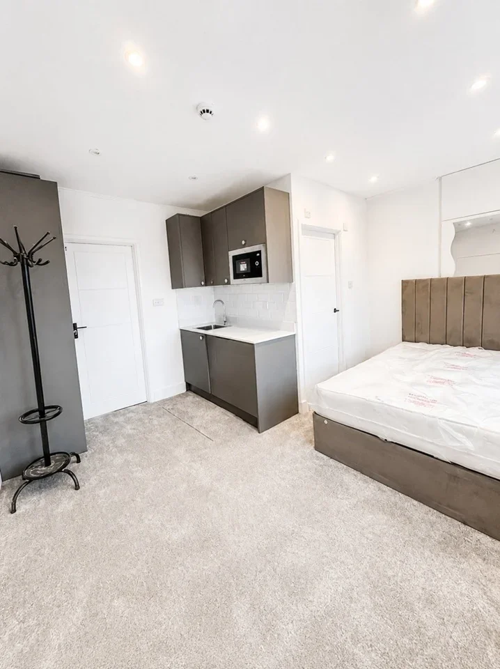Flat Wandsworth High Street in Greater London