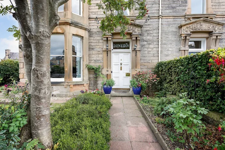 Flat Priestfield Road in City of Edinburgh
