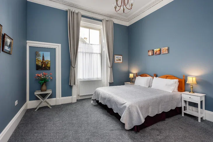 Flat Priestfield Road in City of Edinburgh
