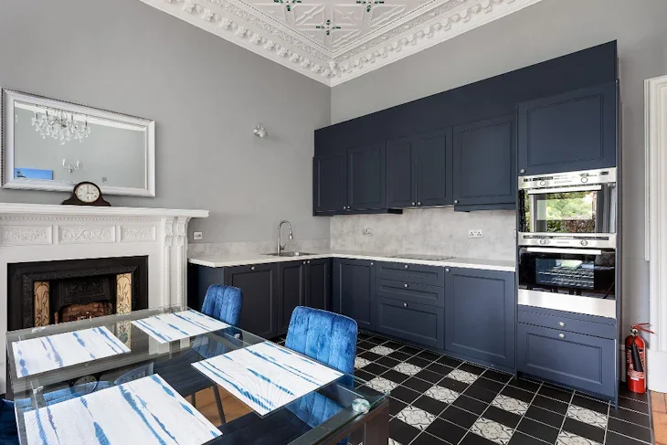 Flat Priestfield Road in City of Edinburgh
