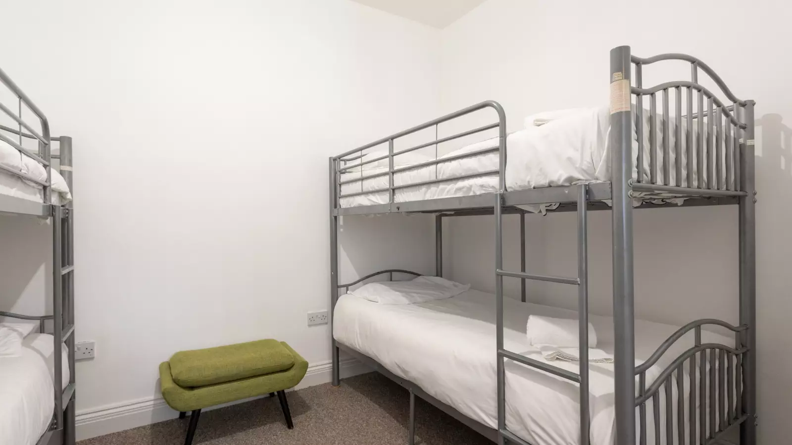 Flat Barkston Gardens in Greater London