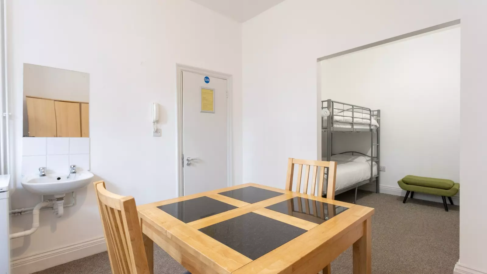 Flat Barkston Gardens in Greater London