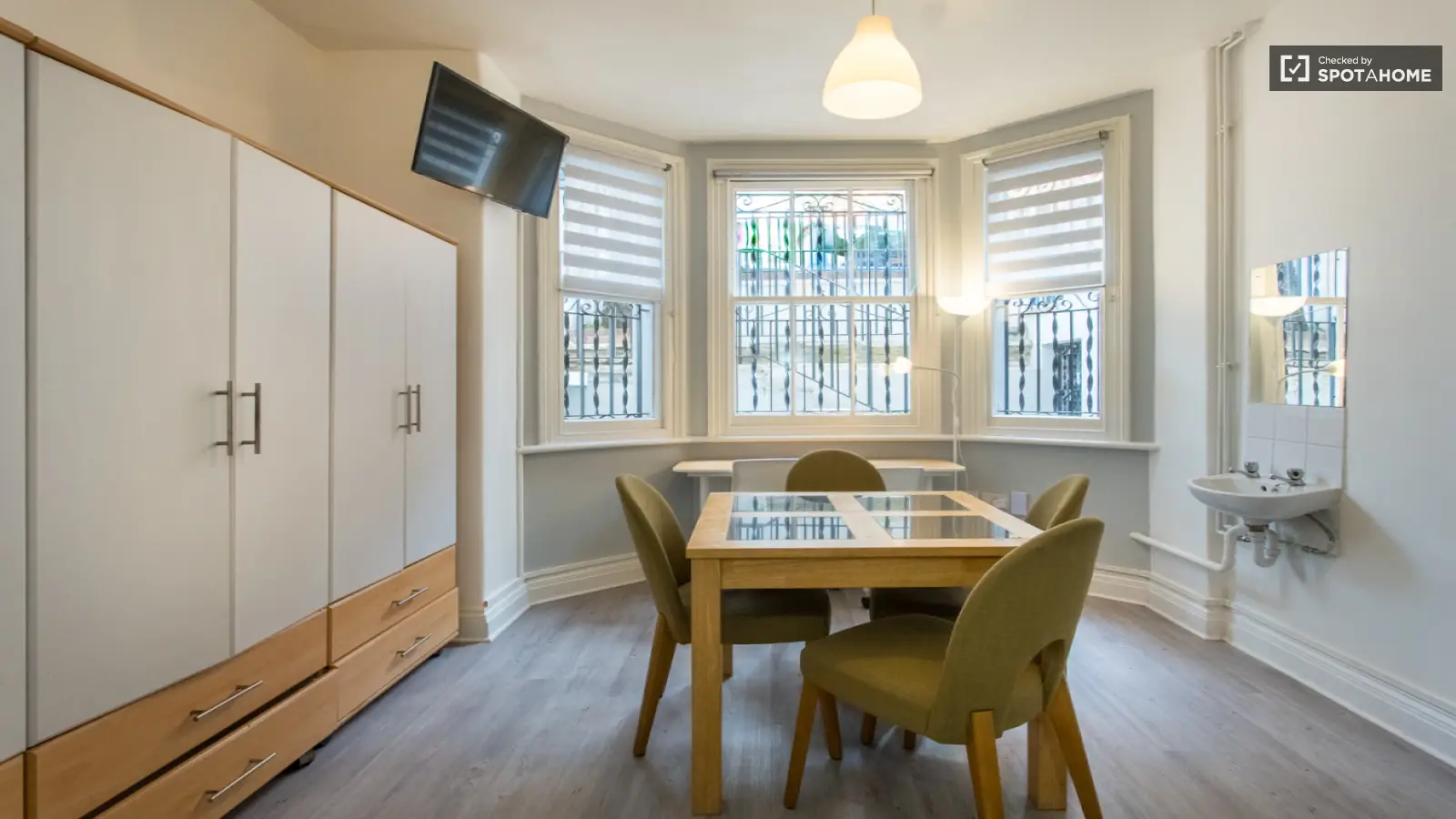 Room Barkston Gardens in Greater London