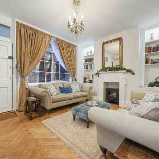 Flat Goodwin's Court in City of Westminster
