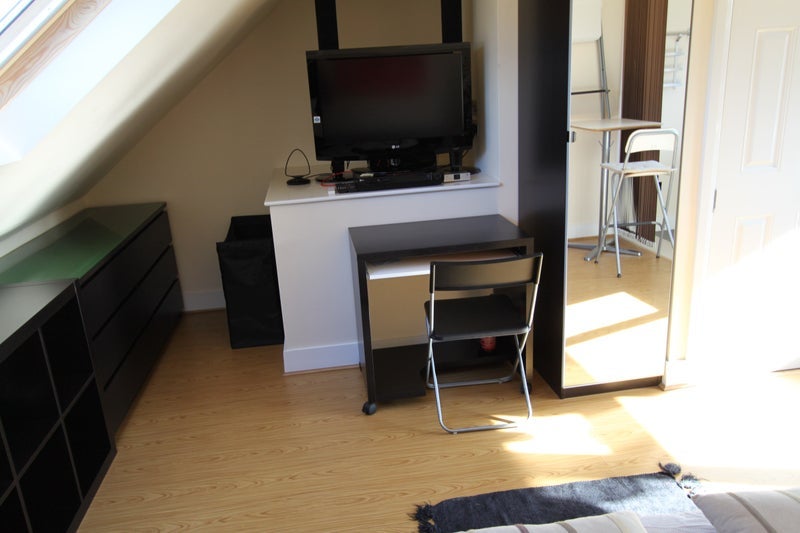 Room St James's Road in Greater London