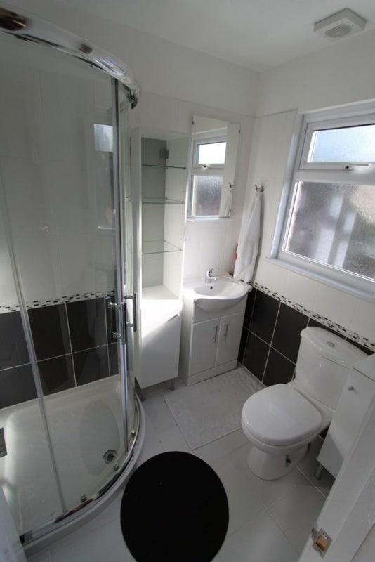 Room St James's Road in Greater London