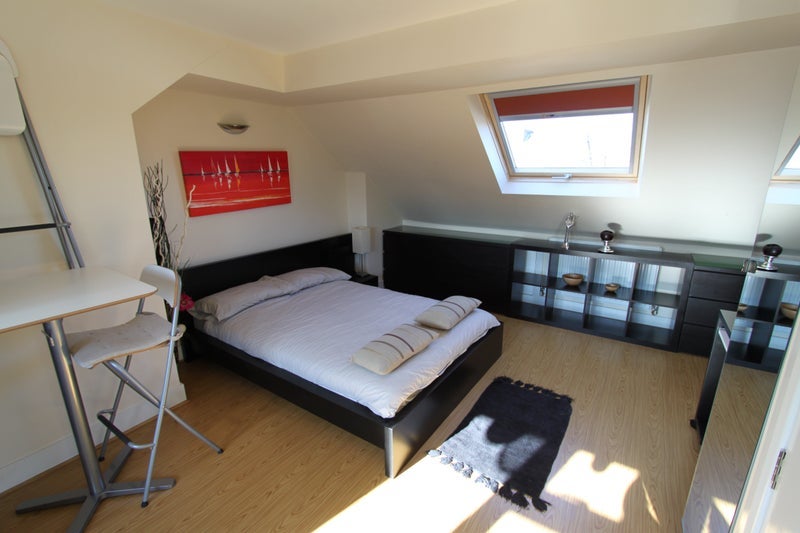 Room St James's Road in Greater London