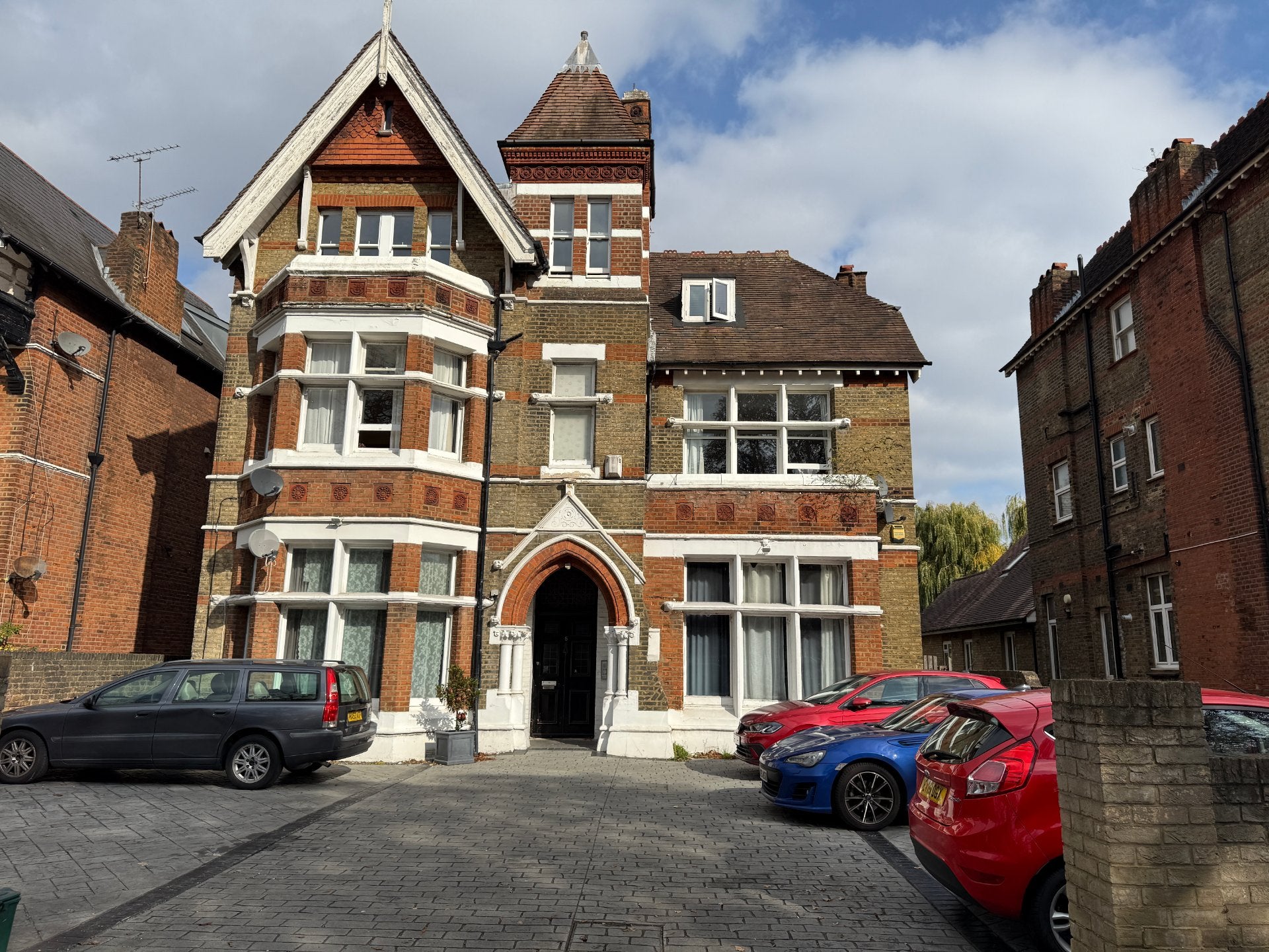 Flat North Common Road in Greater London