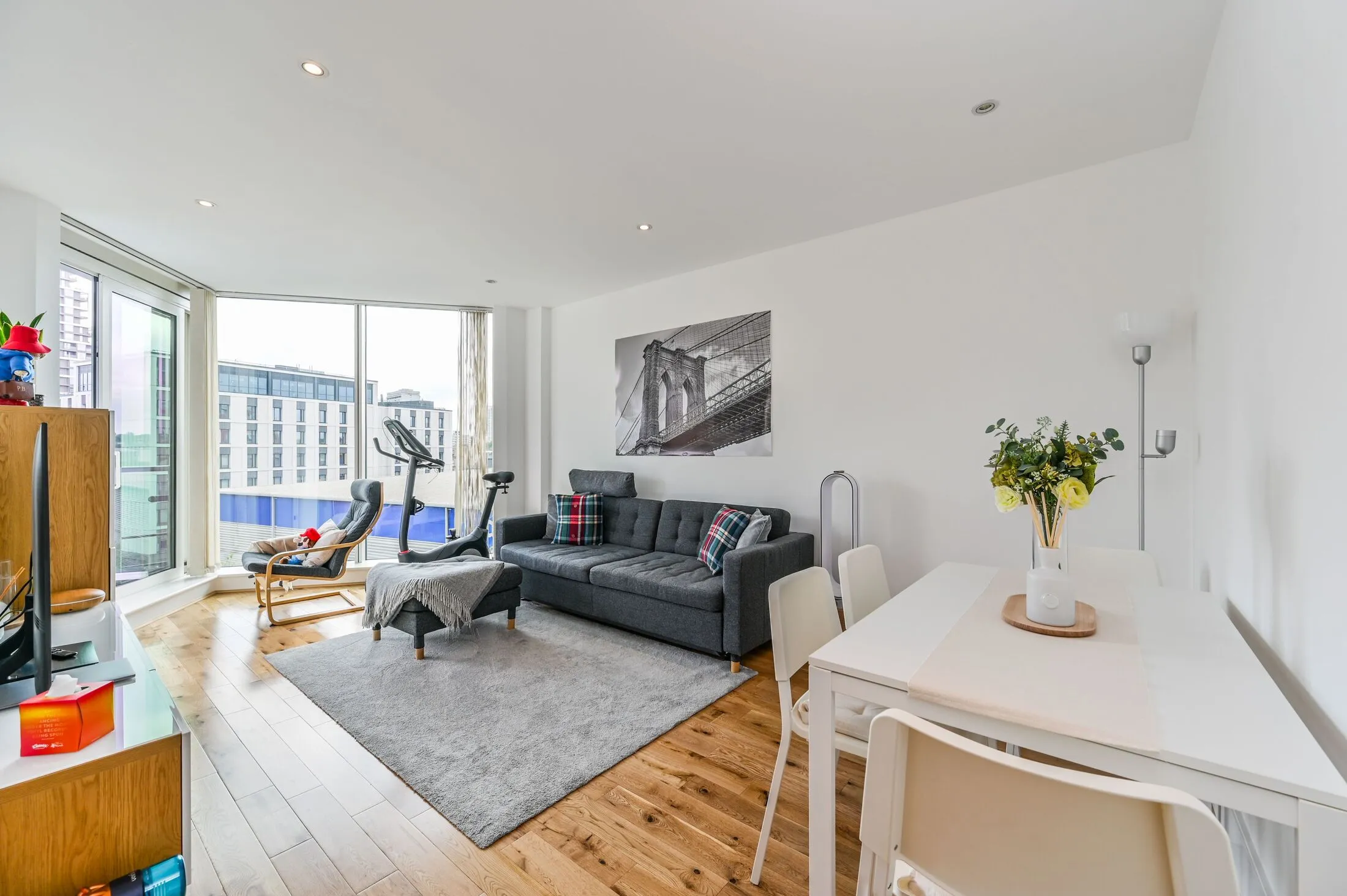 Flat Juniper Drive in Greater London