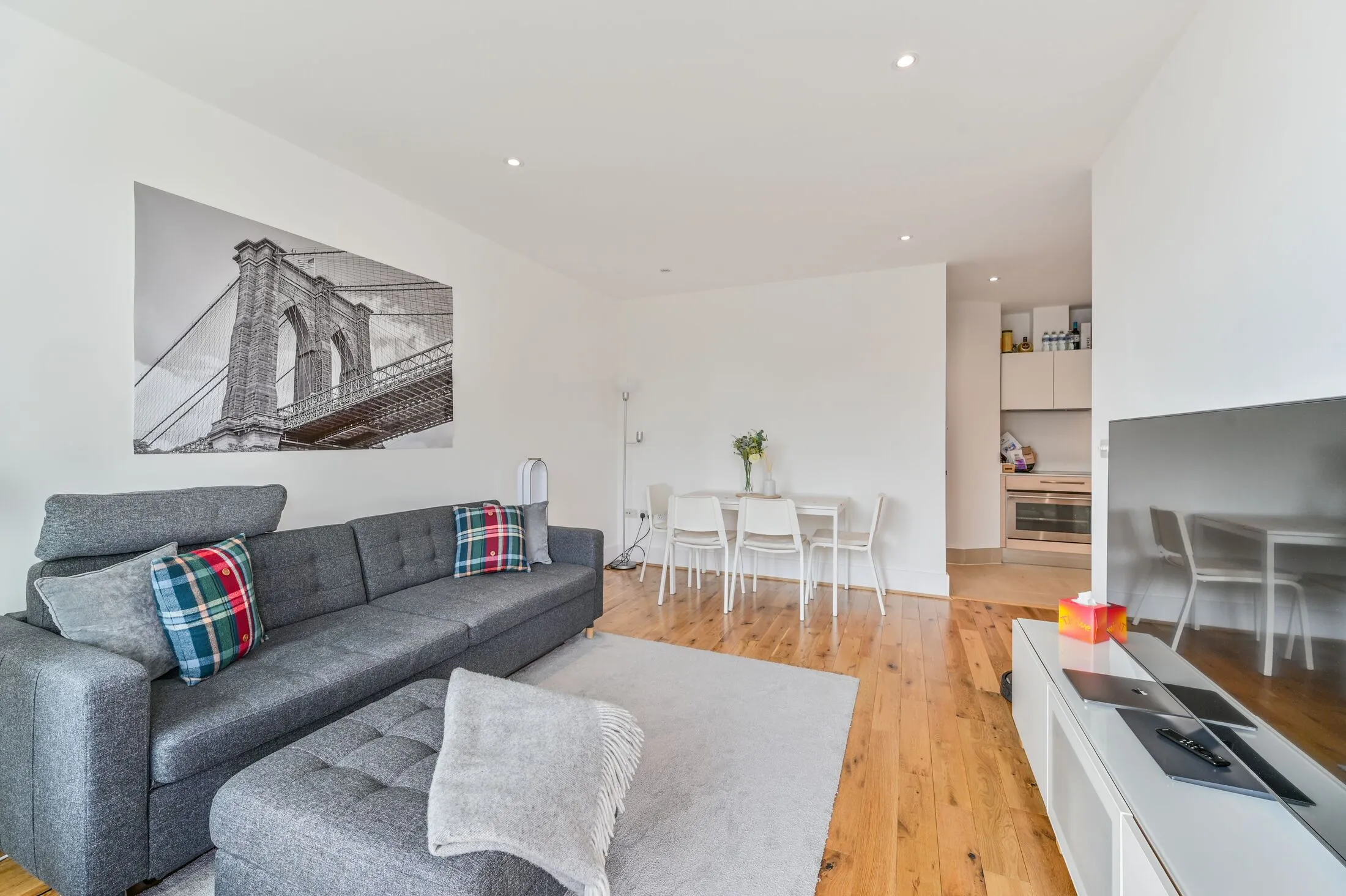 Flat Juniper Drive in Greater London