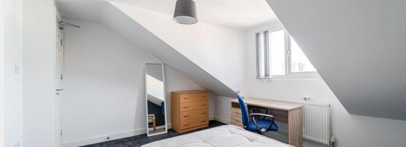 Room Hubert Road in Birmingham