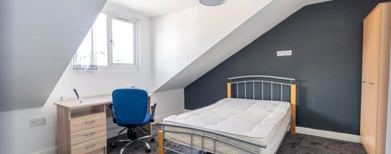 Room Hubert Road in Birmingham