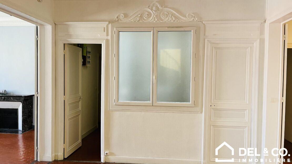 Appartement Place Félix Baret à Marseille