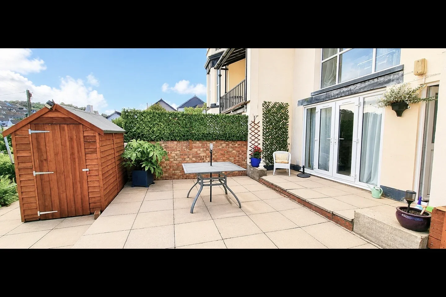 Flat Coombe Vale Road in Teignbridge