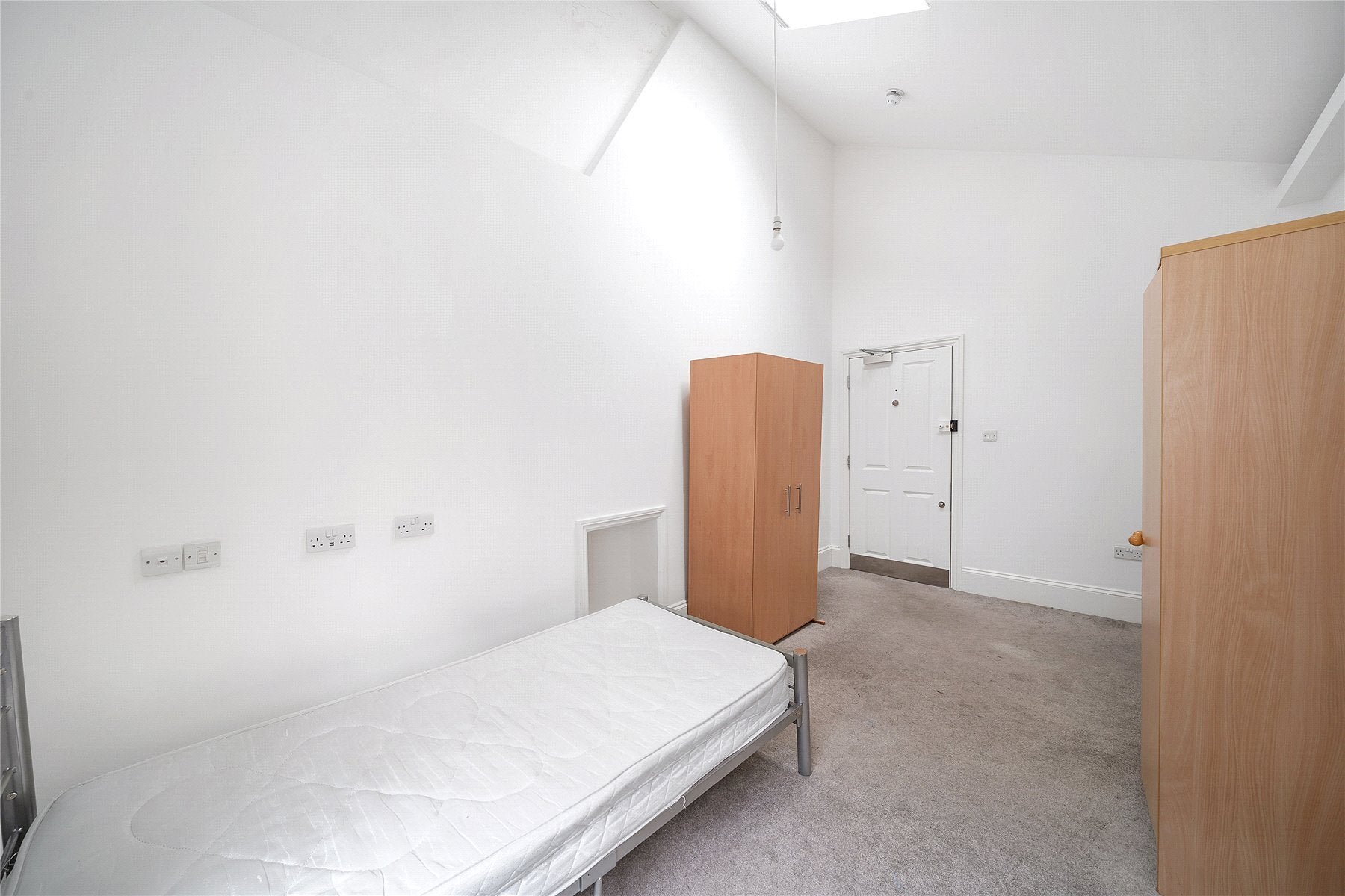 Room Fulham Road in Greater London