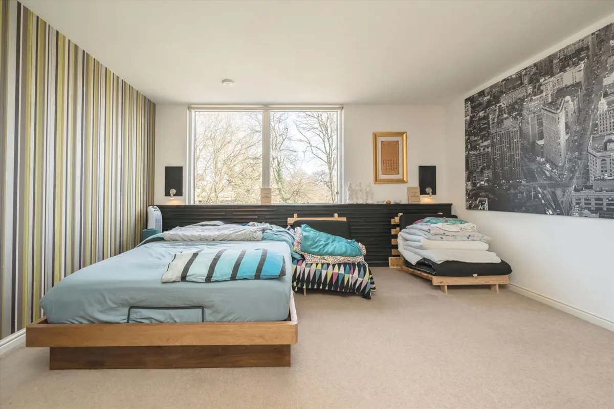 Flat Clayponds Lane in Greater London