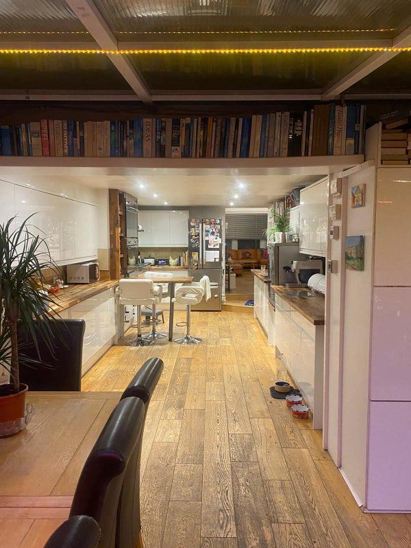 Room Oakhill Road in Greater London