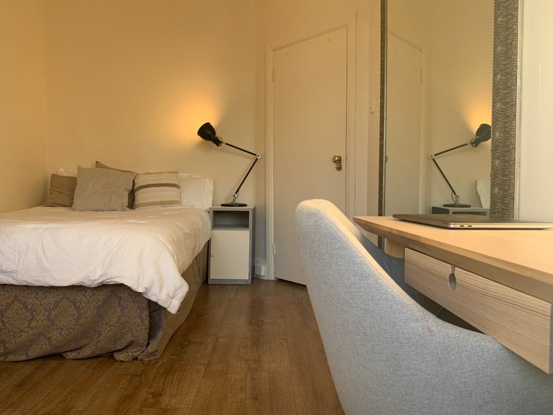 Room Edgware Road in City of Westminster