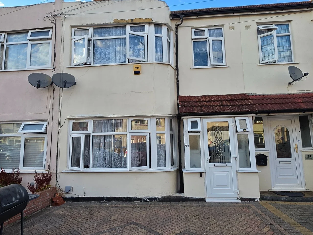 House Rosslyn Avenue in Greater London