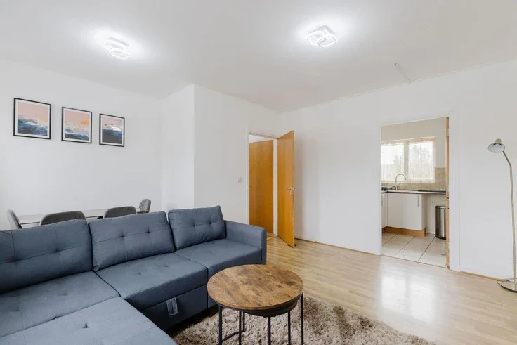 Flat Garvary Road in Greater London