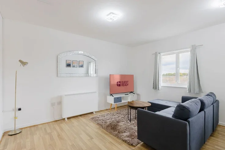 Flat Garvary Road in Greater London