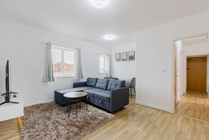 Flat Garvary Road in Greater London