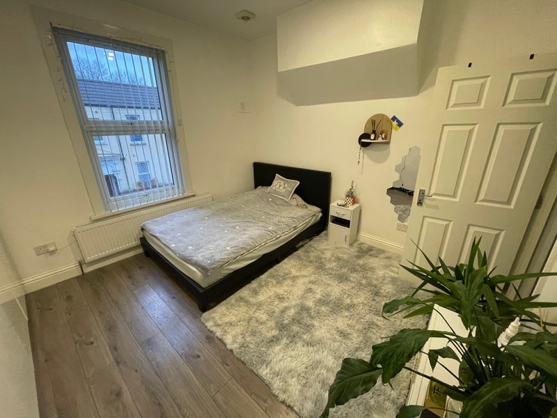 Room Fairland Road in Greater London