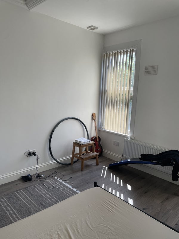 Room Fairland Road in Greater London