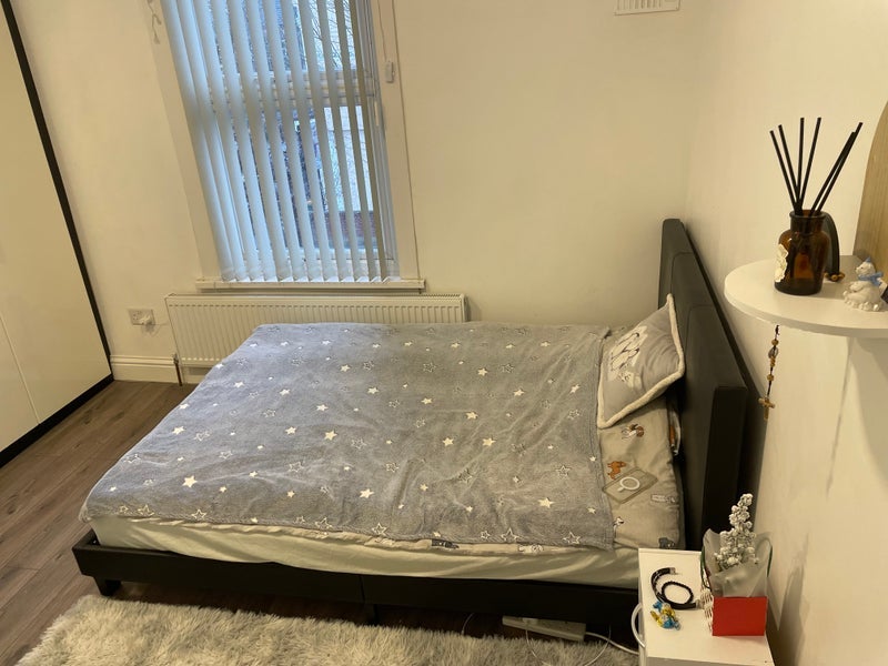 Room Fairland Road in Greater London