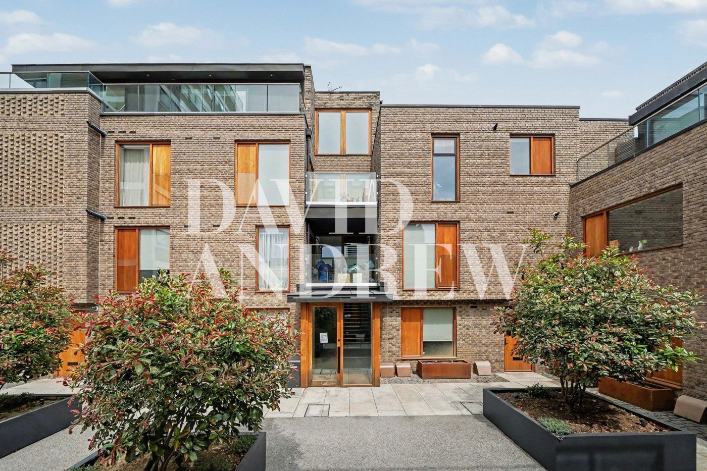 Flat Queen's Drive in Greater London