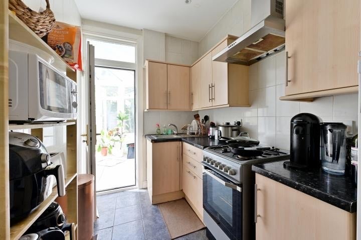 Room Trewince Road in Greater London