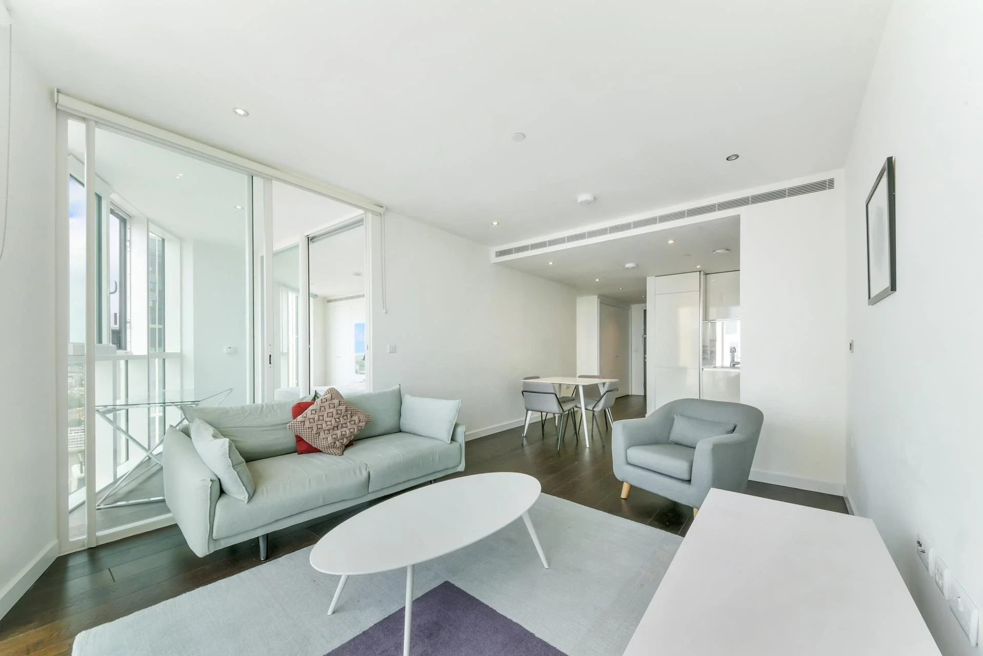Flat Wyvil Road in Greater London
