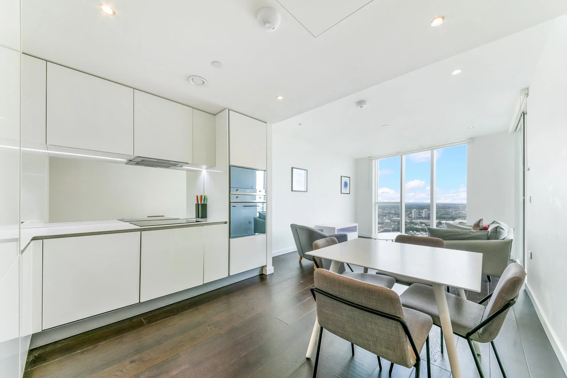 Flat Wyvil Road in Greater London