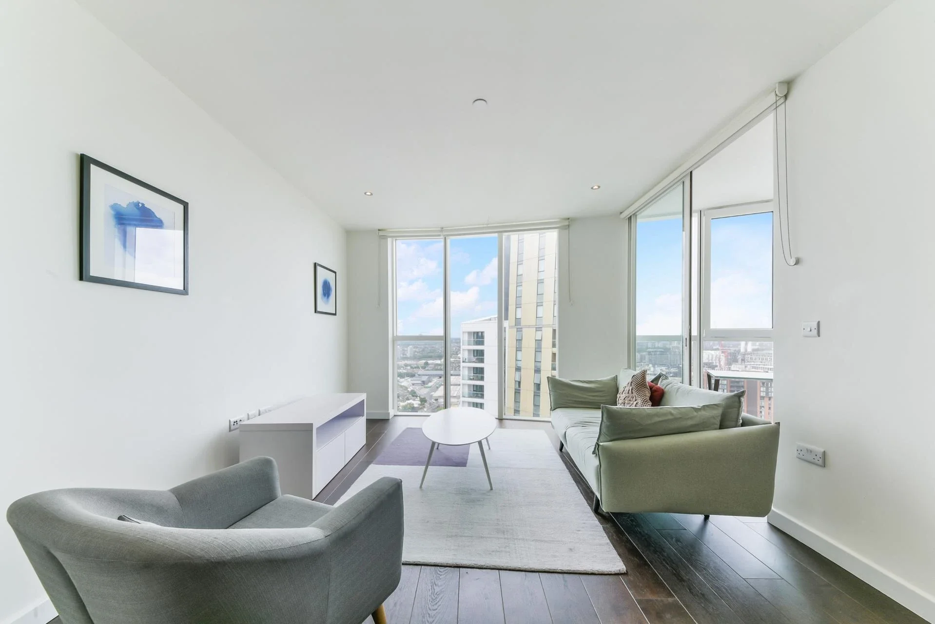 Flat Wyvil Road in Greater London