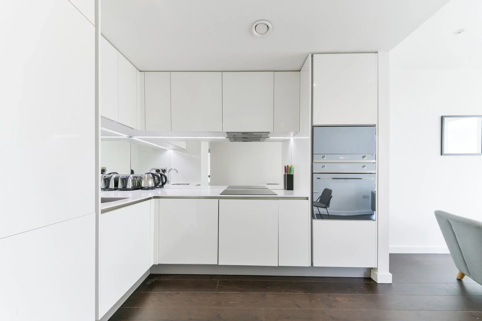 Flat Wyvil Road in Greater London