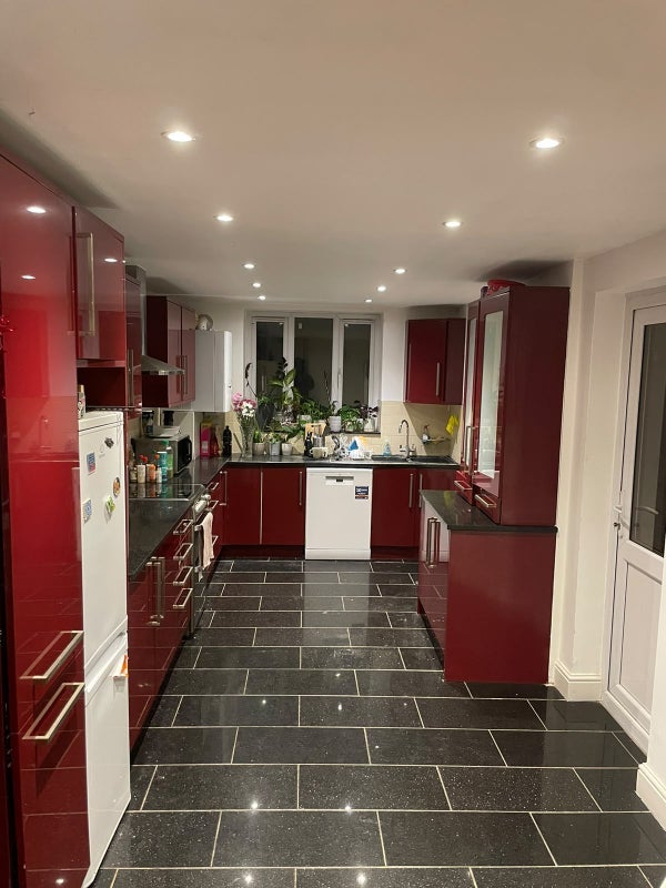 Room Millais Road in Greater London