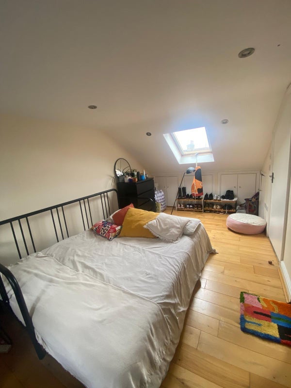 Room Millais Road in Greater London