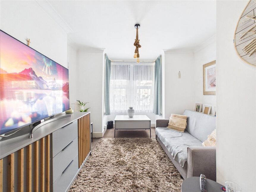 Flat Brookscroft Road in Greater London