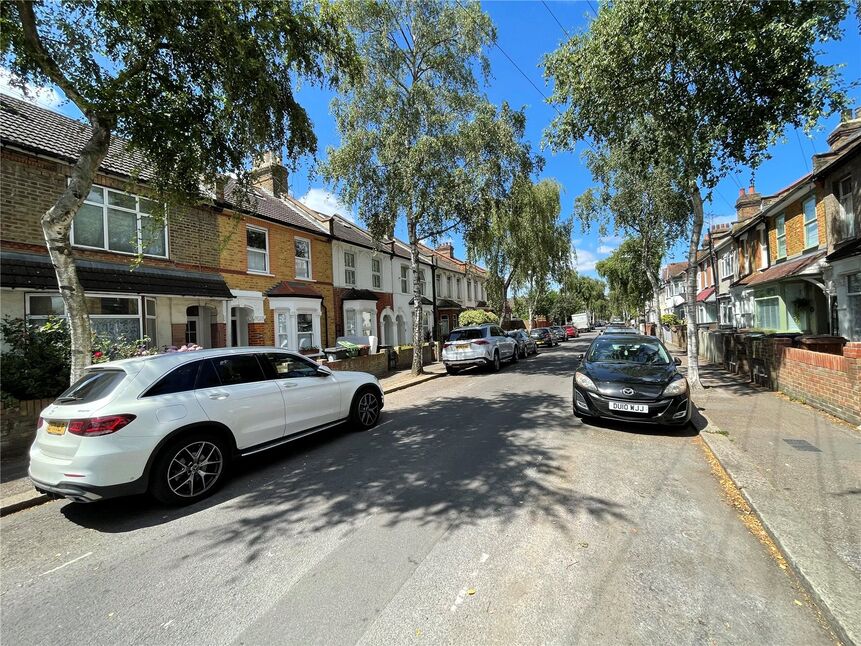 Flat Brookscroft Road in Greater London